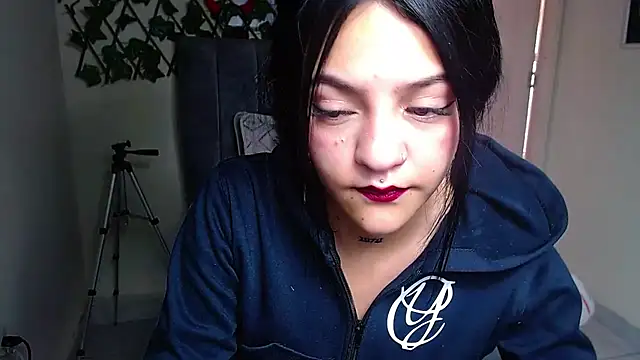 Violettasquirt online show from June 10, 2026, 1:43 pm