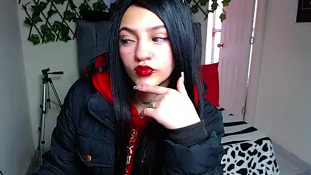 Violettasquirt online show from June 19, 2026, 3:05 pm