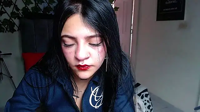 Violettasquirt online show from June 24, 2026, 1:32 pm