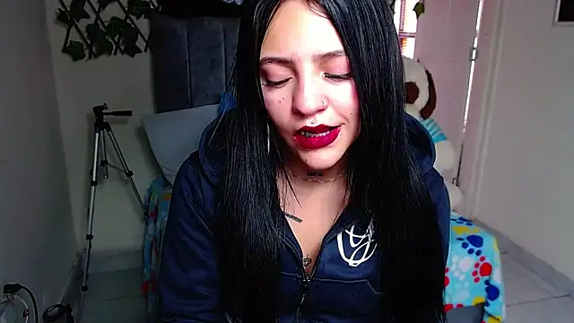 Violettasquirt online show from July 8, 2026, 1:48 pm