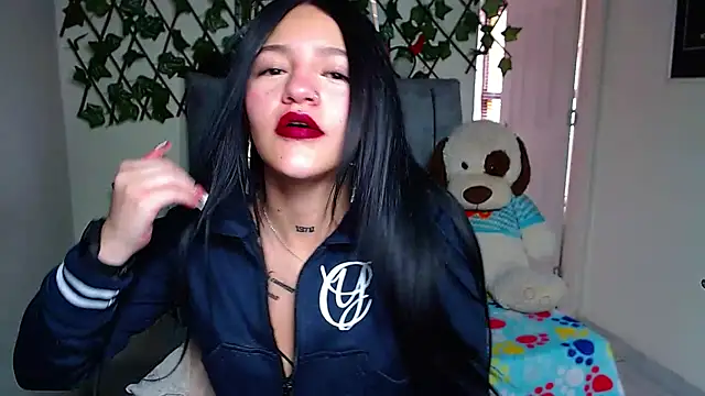 Violettasquirt online show from July 9, 2026, 1:37 pm
