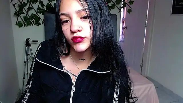 Violettasquirt online show from July 28, 2026, 2:46 pm
