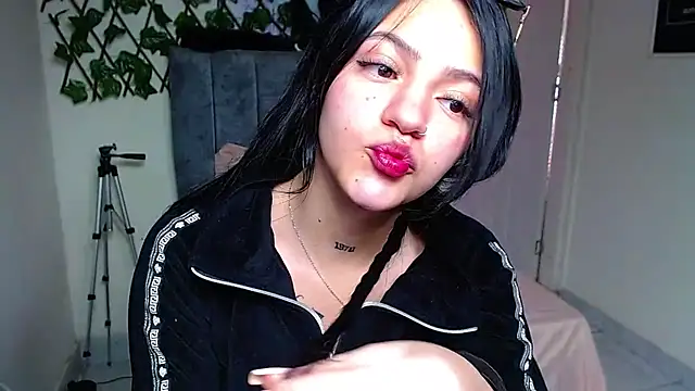 Violettasquirt online show from July 28, 2026, 3:21 pm