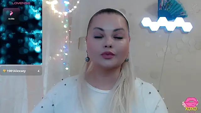 Snapshot of JewellKiss7 chatting on May 16, 2026, 1:32 pm JewellKiss7 online show from May 16, 2026, 1:32 pm