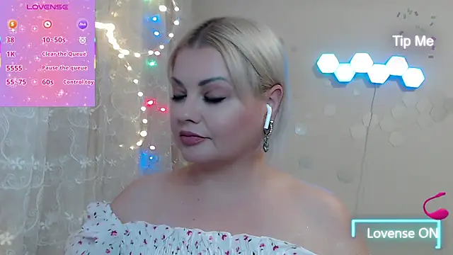 JewellKiss7 online show from July 31, 2026, 1:27 am