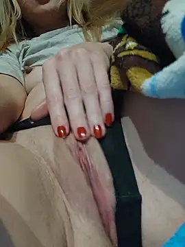 Snapshot of Linda_999 chatting on February 10, 2025, 4:14 pm Linda 999 online show from February 10, 2025, 4:14 pm