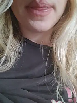 Snapshot of Linda_999 chatting on March 2, 2025, 12:54 pm Linda 999 online show from March 2, 2025, 12:54 pm