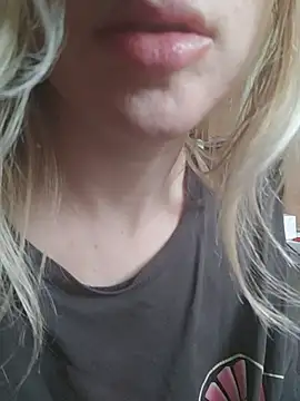 Snapshot of Linda_999 chatting on March 3, 2025, 10:49 am Linda 999 online show from March 3, 2025, 10:49 am