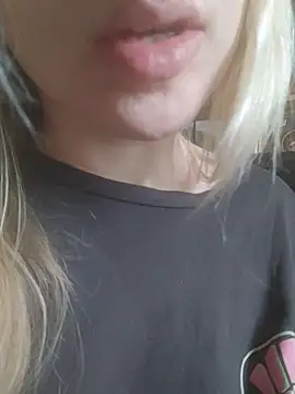 Snapshot of Linda_999 chatting on March 4, 2025, 11:08 am Linda 999 online show from March 4, 2025, 11:08 am