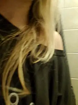 Snapshot of Linda_999 chatting on October 13, 2025, 11:05 pm Linda 999 online show from October 13, 2025, 11:05 pm