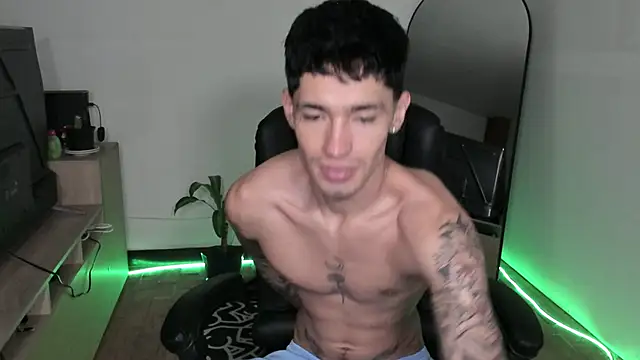 Damon  333 online show from December 21, 2025, 10:39 pm