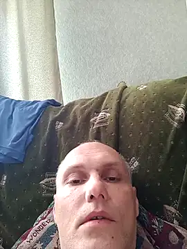 Pineapple04 online show from May 13, 2026, 6:44 am