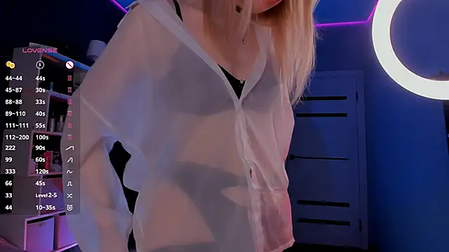 Snapshot of aneta_alisha chatting on February 1, 2025, 9:19 pm aneta alisha online show from February 1, 2025, 9:19 pm