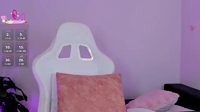 Snapshot of EmilyRive chatting on October 27, 2025, 10:36 pm EmilyRive online show from October 27, 2025, 10:36 pm