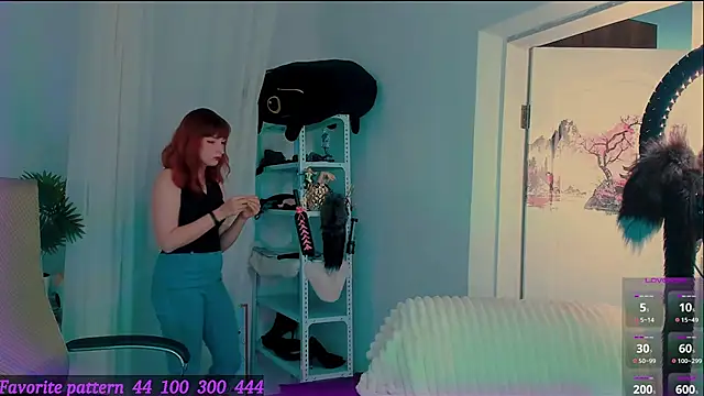 Snapshot of Toxic_Ellies chatting on May 17, 2026, 2:02 pm Toxic Ellies online show from May 17, 2026, 2:02 pm