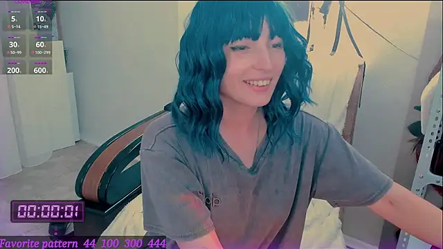 Snapshot of Toxic_Ellies chatting on May 31, 2026, 6:09 pm Toxic Ellies online show from May 31, 2026, 6:09 pm