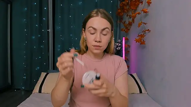 Snapshot of InsatiableFoxX chatting on September 21, 2025, 8:43 pm InsatiableFoxX online show from September 21, 2025, 8:43 pm