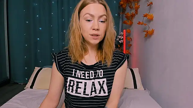 InsatiableFoxX online show from October 14, 2025, 3:24 pm