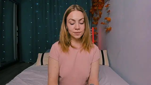 Snapshot of InsatiableFoxX chatting on October 23, 2025, 7:01 pm InsatiableFoxX online show from October 23, 2025, 7:01 pm