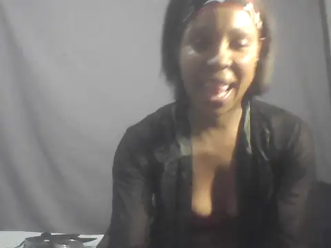 Snapshot of Sexyzee4play chatting on August 7, 2026, 6:32 pm Sexyzee4play online show from August 7, 2026, 6:32 pm