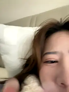 Snapshot of Angelababy001 chatting on November 22, 2025, 4:17 pm Angelababy001 online show from November 22, 2025, 4:17 pm