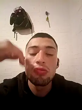 Snapshot of Suggarwhite18CM chatting on December 17, 2025, 8:53 am Suggarwhite18CM online show from December 17, 2025, 8:53 am