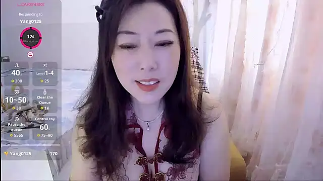 Snapshot of Crystal_Wings chatting on June 24, 2026, 1:15 am Crystal Wings online show from June 24, 2026, 1:15 am