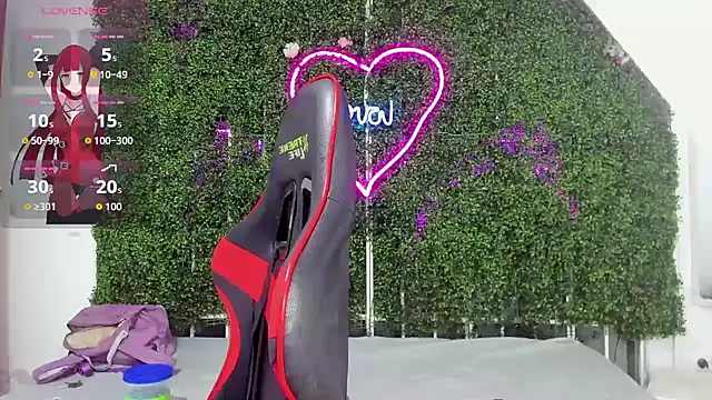 valentina 0  online show from December 15, 2025, 9:19 pm