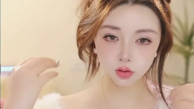 Qiaoqiao  online show from March 17, 2026, 12:52 pm