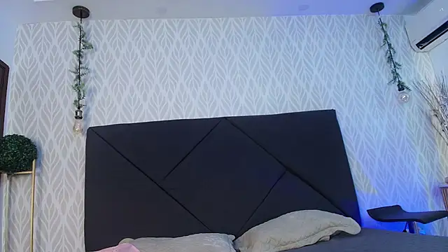 flavia cruz online show from December 2, 2025, 7:09 pm