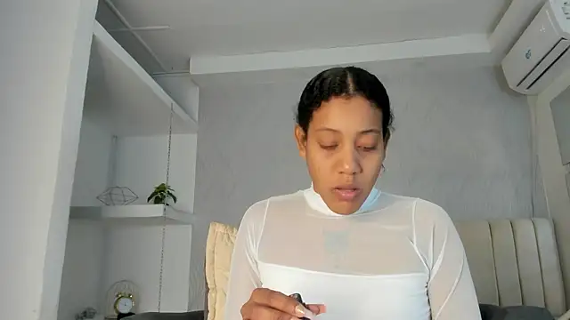 Snapshot of flavia_cruz chatting on May 9, 2026, 12:10 pm flavia cruz online show from May 9, 2026, 12:10 pm