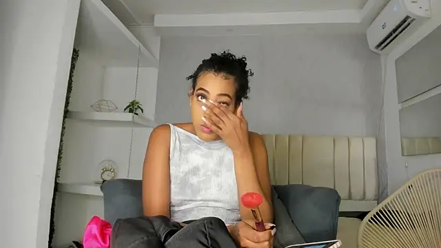 Snapshot of flavia_cruz chatting on May 11, 2026, 12:33 pm flavia cruz online show from May 11, 2026, 12:33 pm