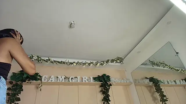 Snapshot of flavia_cruz chatting on June 10, 2026, 12:15 pm flavia cruz online show from June 10, 2026, 12:15 pm