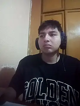 Snapshot of LoganFinds chatting on December 19, 2025, 3:46 am LoganFinds online show from December 19, 2025, 3:46 am