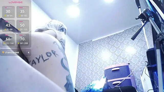 Snapshot of TyphoidMary chatting on December 13, 2024, 2:43 am TyphoidMary online show from December 13, 2024, 2:43 am