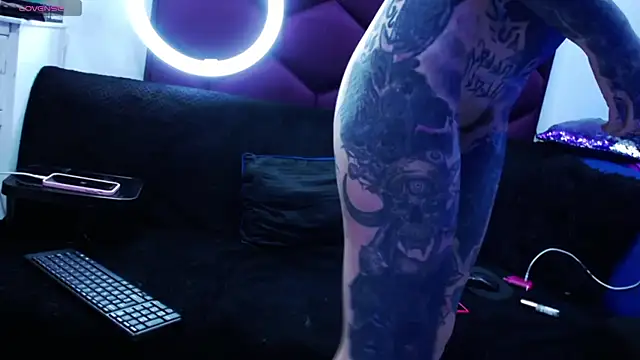 Snapshot of TyphoidMary chatting on February 19, 2025, 10:42 pm TyphoidMary online show from February 19, 2025, 10:42 pm