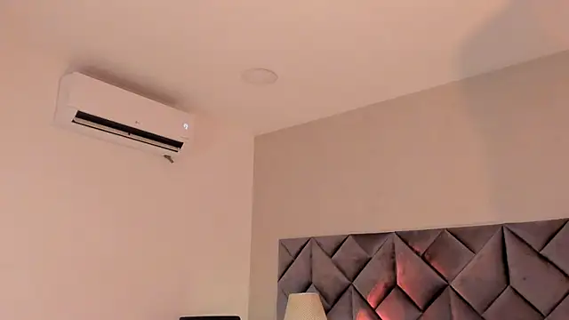 Luisa0110 online show from May 28, 2026, 3:09 pm