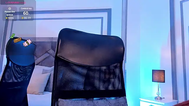 TaniaSmith1 online show from February 3, 2025, 10:21 pm