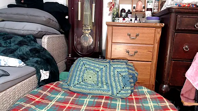 ladyscarlotta online show from March 18, 2025, 6:37 pm