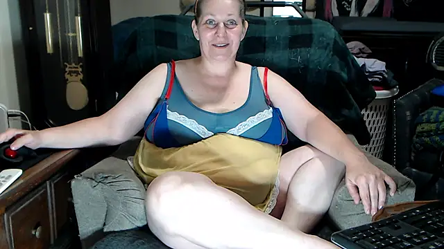 ladyscarlotta online show from July 27, 2026, 5:20 pm