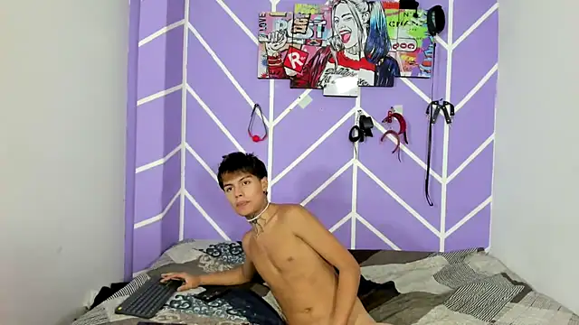 Fresahot2005 online show from December 10, 2024, 11:08 pm