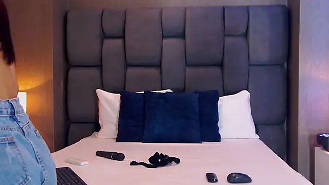 SophieWolkman online show from March 18, 2025, 3:10 pm