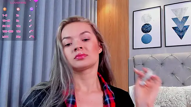 lennabell online show from December 3, 2025, 11:19 am