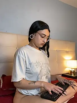 Snapshot of Cintya_Kros chatting on March 4, 2025, 7:22 pm Cintya Kros online show from March 4, 2025, 7:22 pm