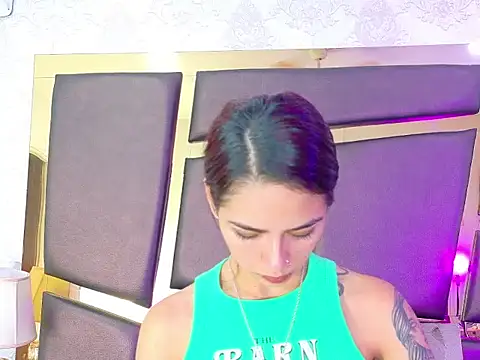 Snapshot of NicoleEsposito chatting on September 26, 2025, 1:15 pm NicoleEsposito online show from September 26, 2025, 1:15 pm