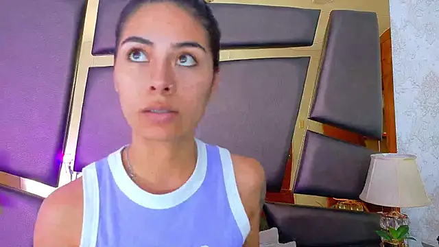 Snapshot of NicoleEsposito chatting on October 9, 2025, 12:58 pm NicoleEsposito online show from October 9, 2025, 12:58 pm