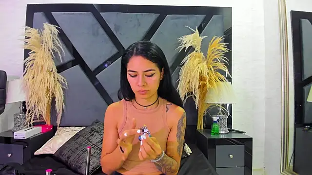 NicoleEsposito online show from April 29, 2026, 12:59 am