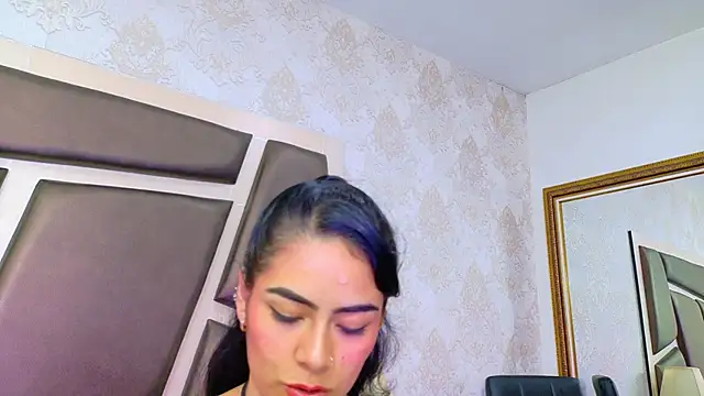 NicoleEsposito online show from June 3, 2026, 2:33 pm