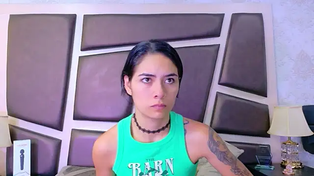 NicoleEsposito online show from June 18, 2026, 1:48 pm