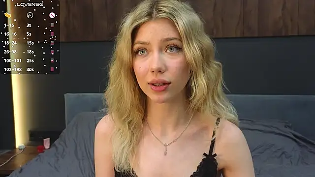 Snapshot of Rainaslater chatting on February 21, 2025, 11:54 pm Rainaslater online show from February 21, 2025, 11:54 pm